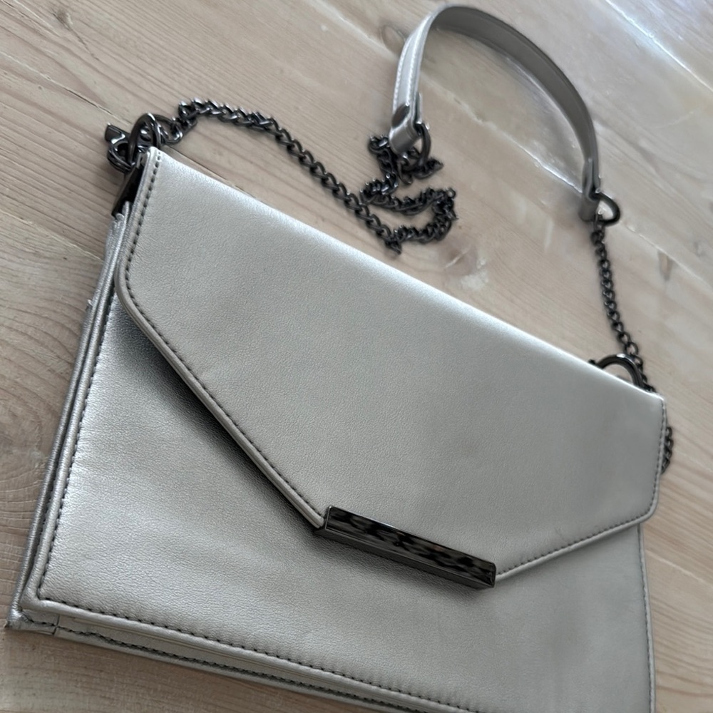 Elegant silver Chain Shoulder Bag - Picture 3 of 8